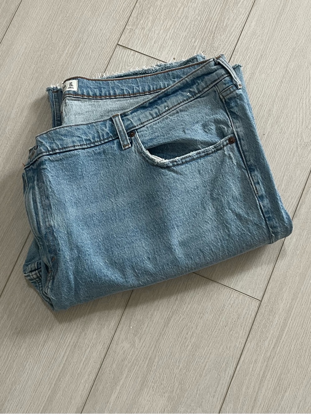 ‘Abercrombie & Fitch “The ‘90s Relaxed Jean”